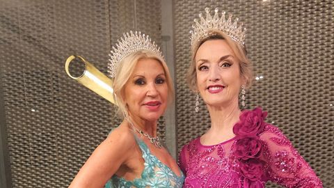 La coruñesa María López (Mrs. Grandma Spain 2025) y la burelense Luz López Arnau (Mrs. Grandma Spain 2024) juntas en Barcelona