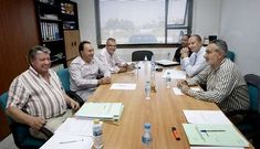 Al pleno falt� el alcalde de A Estrada, Jos� L�pez, que se excus� por problemas de agenda.