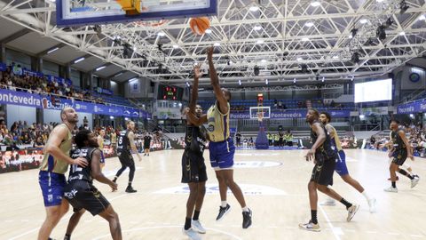 Partido del EncestaR&iacute;as entre el Obradoiro y el Valencia Basket 