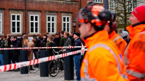 Incendio en el edificio de la antigua Bolsa de Copenhague