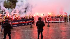 Bomberos comarcales concentrados la pasada semana ante la Diputaci�n de Pontevedra