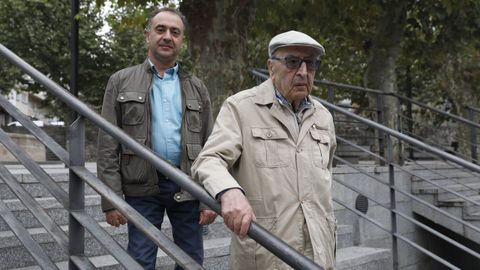 Alberto Paz Ameijeiras, delante de su hijo Carlos Paz, en una imagen del 2019