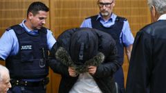 Alaa M., oculto bajo una capucha, este lunes durante la vista en la que fue condenado.