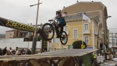 Un �rider� en el paso por el tramo urbano en Burela.