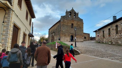 Iglesia de Santiago, en Villafranca, en cuyo lateral est la Puerta del Perdn