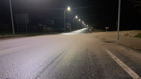 La duna ha entrado en la carretera PO-308 varias veces de noche en Major