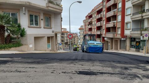 Asfaltado en la calle Vidal Rocha, en Sanxenxo