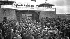 Pancarta de prisioneros espa�oles a las puertas del campo de concentraci�n de Mauthausen