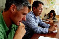 Call�n, derecha, es el presidente del comit� organizador del congreso al que se presenta P�rez.