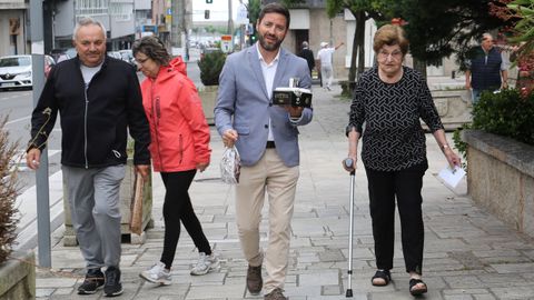 Samuel Lago, alcalde y candidato del PSOE en Cambados, acude a votar