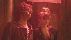 Fotograma de �Romer�a�, la pel�cula de Carla Sim�n que cierra la trilog�a autobiogr�fica que inici� con �Verano 1993� y �Alcarr�s�. En la escena, los actores Mitch Robles y Ll�cia Garcia, que encarnan personajes inspirados en sus padres.