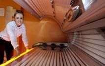 Katia L�pez en el solarium que regenta en Viveiro, situado en la zona de Lodeiro.