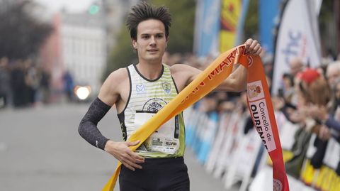 David de la Fuente cruzando la l�nea de meta de la San Marti�o.