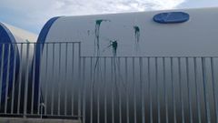 Manchas de pintura en las torres e�licas que se atribuyen a los detenidos en O Carballi�o