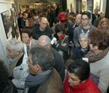 Numerosas personas asistieron a la apertura de la exposici�n de documentos del fondo de m�sica del Concello rianxeiro. 