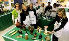 El rastrillo, en Urzaiz, 19, ser� atendido hasta finales de diciembre por 35 voluntarias.