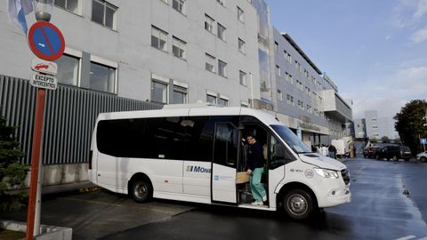 El transporte intercentros con el materno Teresa Herrera desde el Hospital Universitario de A Coru�a sale cada quince minutos