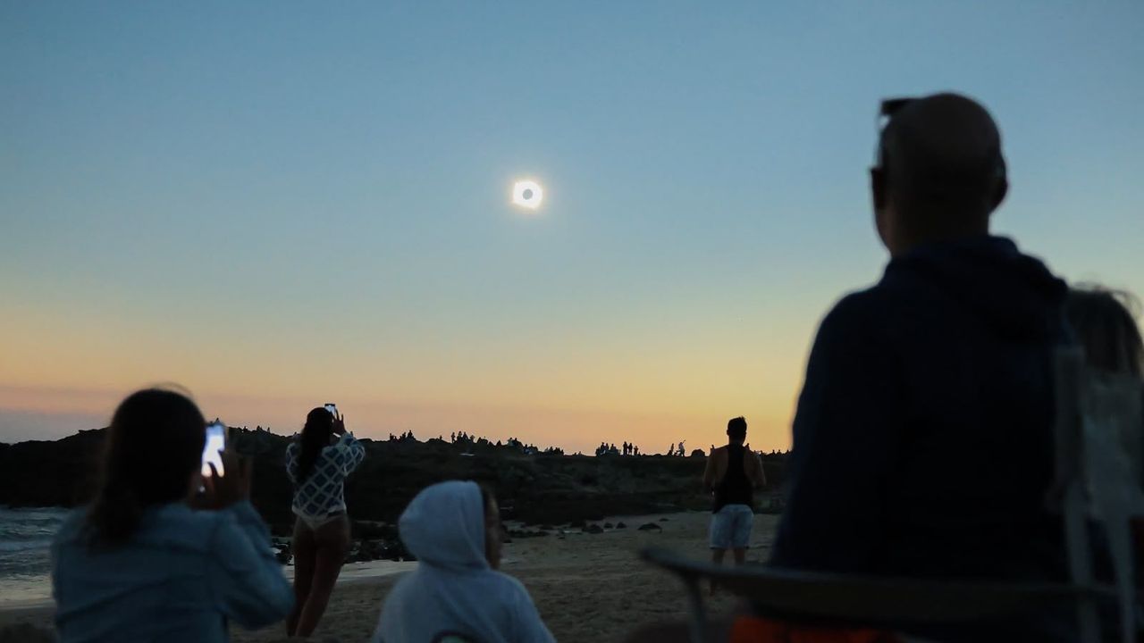 Éxtasis con el eclipse en Ferrolterra y Ortegal: «Es una vez en la vida»