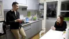 Daniel Calvo y Cristina Canosa, compa�eros que buscan un tercer inquilino para su piso.