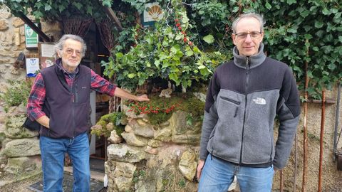 Cholo Fern�ndez y Marcos P�rez en la casa de turismo rural O Trisquel de Vilanova, en A Veiga.