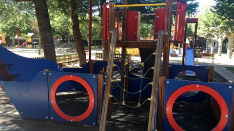 En Bembibre, Le�n, hay parques, como este con juegos que no hay en los de Lugo