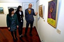 Ricardo Charlof�, junto a Marta Iglesias (izquierda) y Ana Isabel V�zquez.