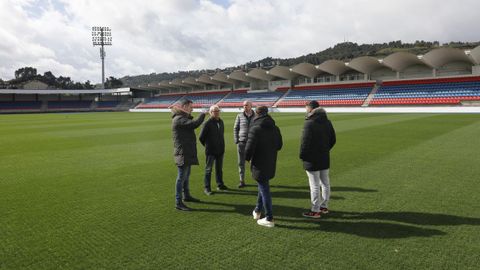 Manuel Prez, jefe del Servizo de Deportes de la Xunta, junto a los Jos Manuel Fernndez y Ral Rois, explicaron a los emisarios de la nacional los detalles de O Couto