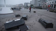 Las olas alcanzan de nuevo el paseo mar�timo de A Coru�a