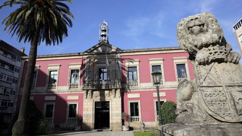 La primera palmera que se tal� fue la de la derecha 