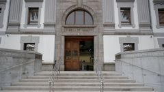 Imagen de archivo de la puerta principal de la Aundiencia Provincial de A Corua