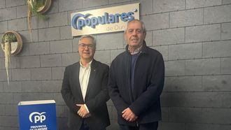 El presidente de la Diputaci&oacute;n, Luis Menor, y el exfiscal Juli&aacute;n Pardinas