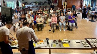 Showcooking con erizo de mar a cargo del restaurante Adrián Pérez del Sinxelo, en Ares