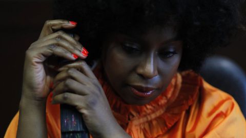 La escritora y activista nigeriana Chimamanda Ngozi Adichie durante la Feria Internacional del Libro en Guadalajara, en una imagen de archivo