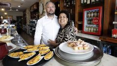 Eliceo Fern�ndez y Vivian Guzm�n en Asador Os Castelos, en Covas (Viveiro), que abri� esta semana