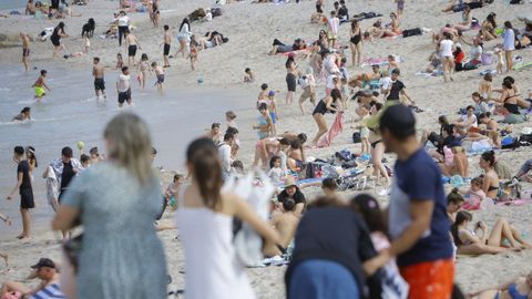 Para muchos coru�eses, la jornada de este lunes ha sido como las de verano. En la imagen, Riazor.
