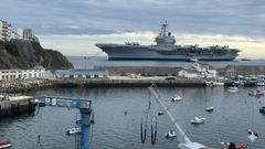 Imaxe falsa xerada con IA dun portaavins no porto de Malpica