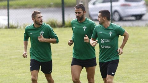 Pep, a la izquierda, con Joselu y Fornos en un entrenamiento. 