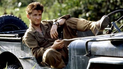 Sean Penn en un fotograma de la la pel&iacute;cula  La delgada l&iacute;nea roja 