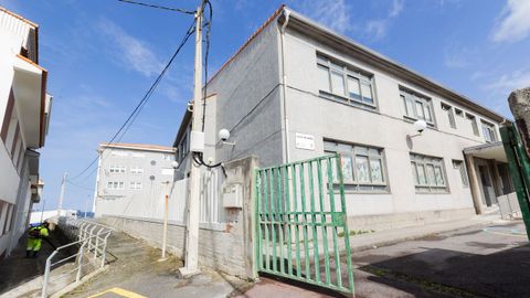 Exterior del colegio de Caión