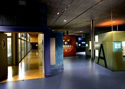 Adem�s de estar vac�o, alguno de los cubos interactivos del Verbum no funccionan.