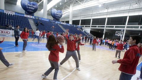 J�venes realizan actividades en la Fan Zone de la Copa del Rey