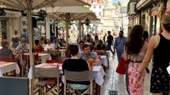 Portugal recupera la normalidad en las calles y la vida social