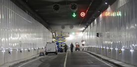 Operarios dando los �ltimos retoques al t�nel del Parrote y sus ramales a finales del mes pasado. 
