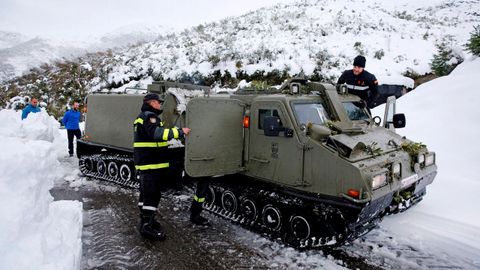 Los 120 efectivos de la Unidad Militar de Emergencias trasladados a Asturias para ayudar a paliar los efectos del temporal de nieve 