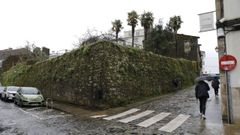 El inmueble de la Praci�a das Penas n�mero 5, uno de los tres en ruinas cuya subasta est� paralizada de forma cautelar