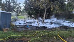 Las dos vetustas caravanas quedaron completamente calcinadas por las llamas.