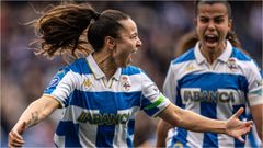 Espe Pizarro celebra un gol con el D�por Abanca.