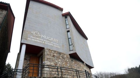 Una de las fachadas del edificio luce ya el nuevo nombre, Mugart