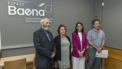 En la apertura del espacio estuvieron los hermanos del homenajeado, Fernando y Flor Baena, as� como la rectora, Rosa Crujeiras, y el decano del centro, Antonio M�guez Macho
