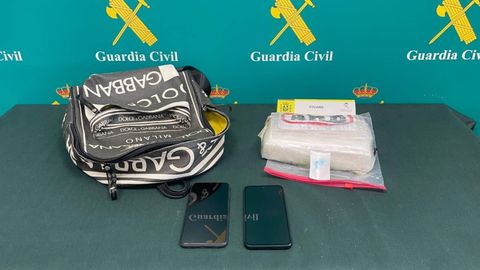 Droga y efectos incautados al detenido